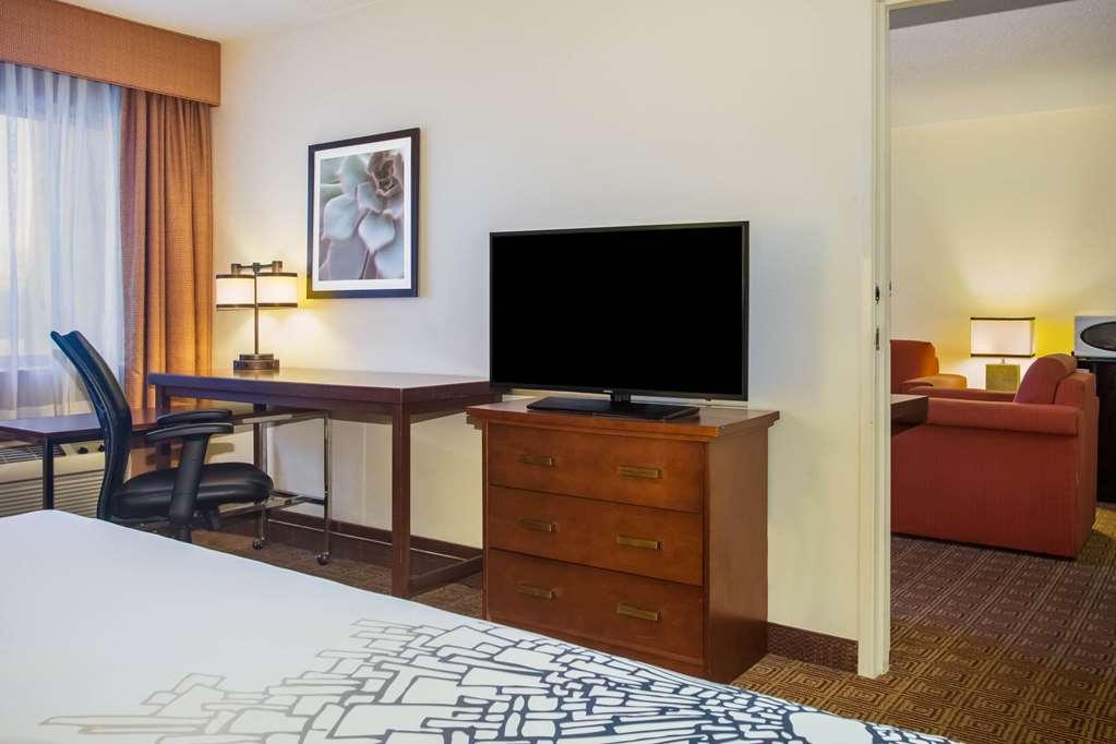 Baymont By Wyndham Columbia, Mo Hotel Room photo